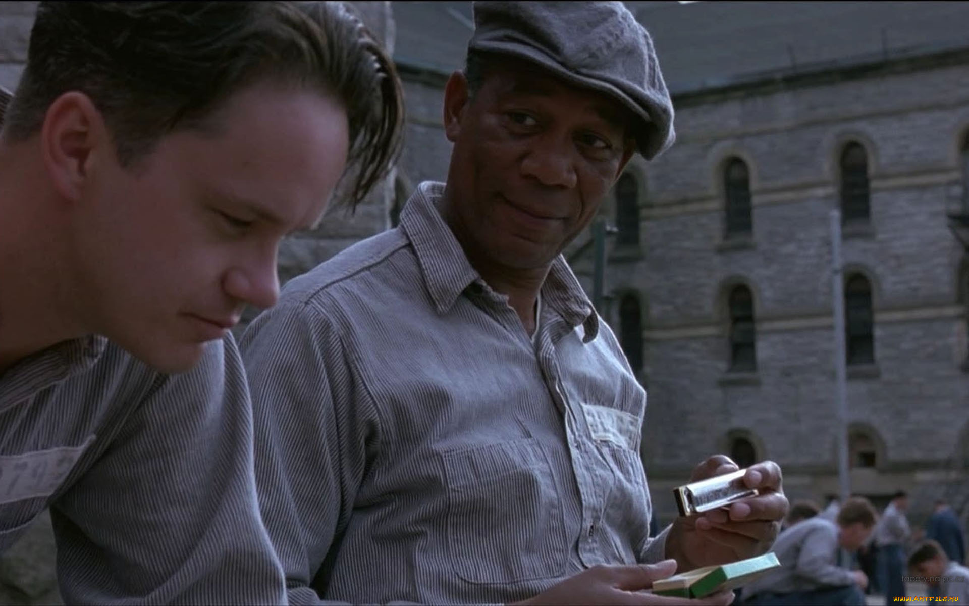 Обои Кино Фильмы The Shawshank Redemption, обои для рабочего стола,  фотографии кино, фильмы, the, shawshank, redemption, тюремный, двор,  губная, гармошка Обои для рабочего стола, скачать обои картинки заставки на  рабочий стол.